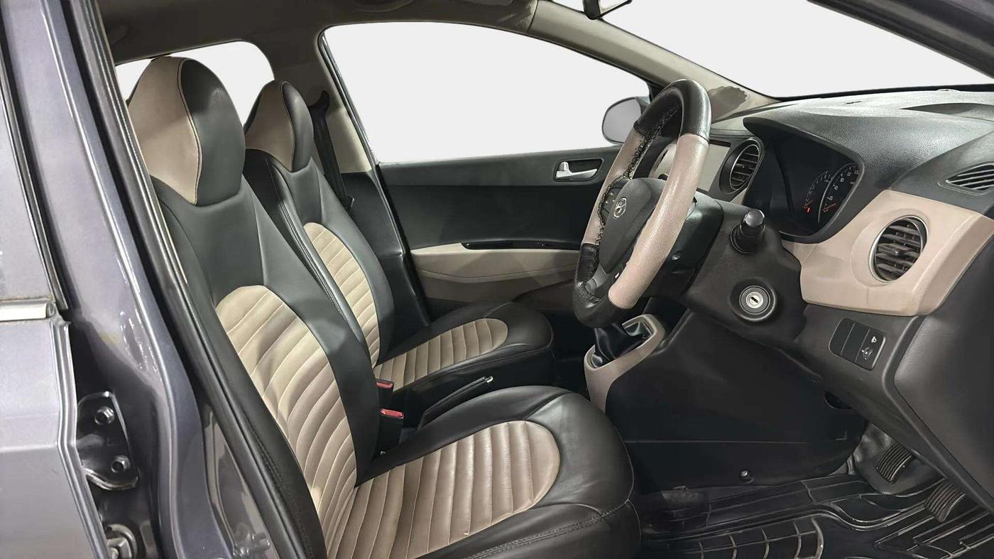 2017 Hyundai Grand i10 SPORTZ (O) 1.2 KAPPA VTVT, Petrol, Manual, 35,363 km, Right Side Front Door Cabin