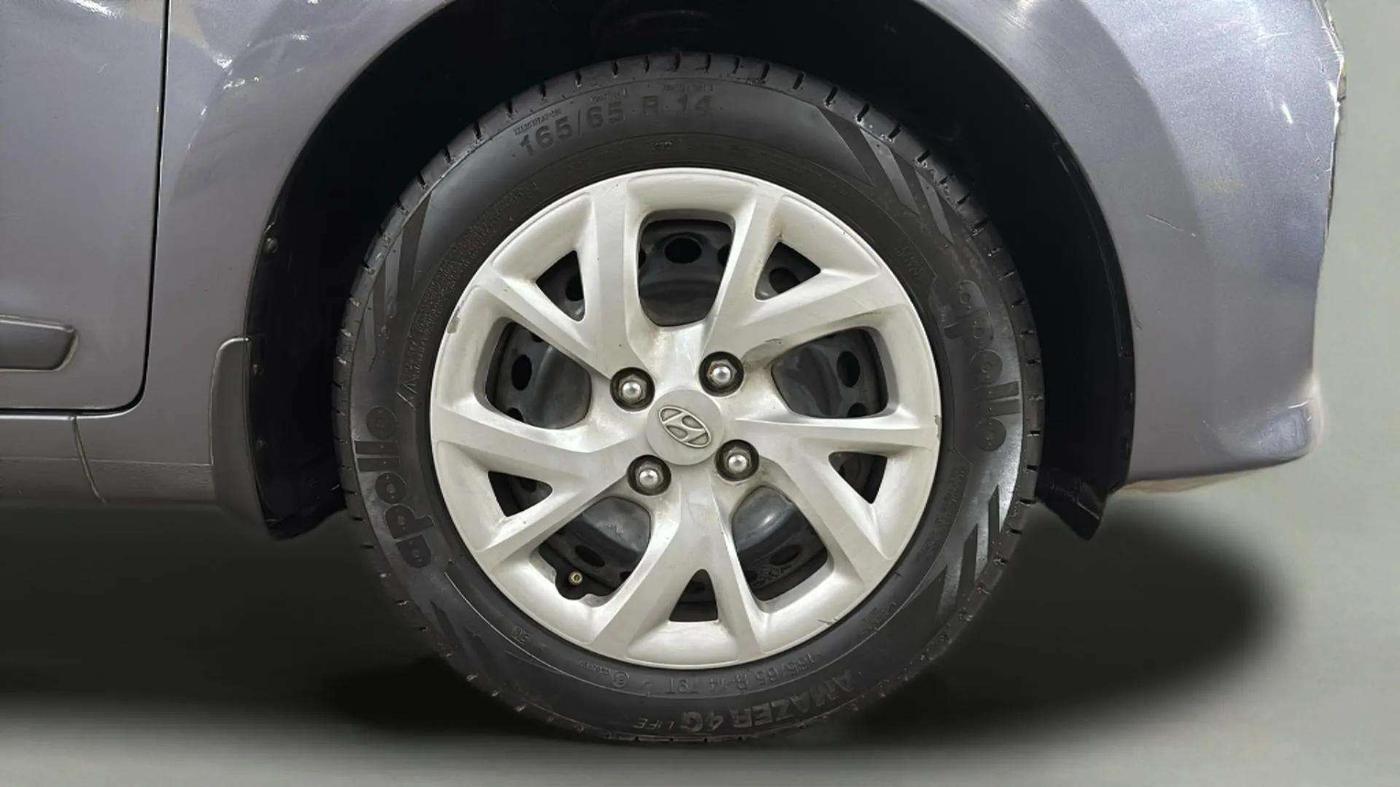 2017 Hyundai Grand i10 SPORTZ (O) 1.2 KAPPA VTVT, Petrol, Manual, 35,363 km, Right Front Wheel