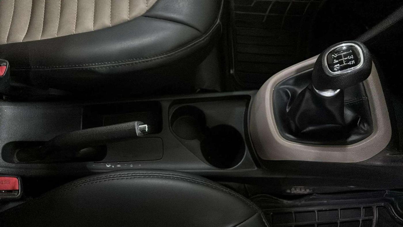 2017 Hyundai Grand i10 SPORTZ (O) 1.2 KAPPA VTVT, Petrol, Manual, 35,363 km, Gear Lever