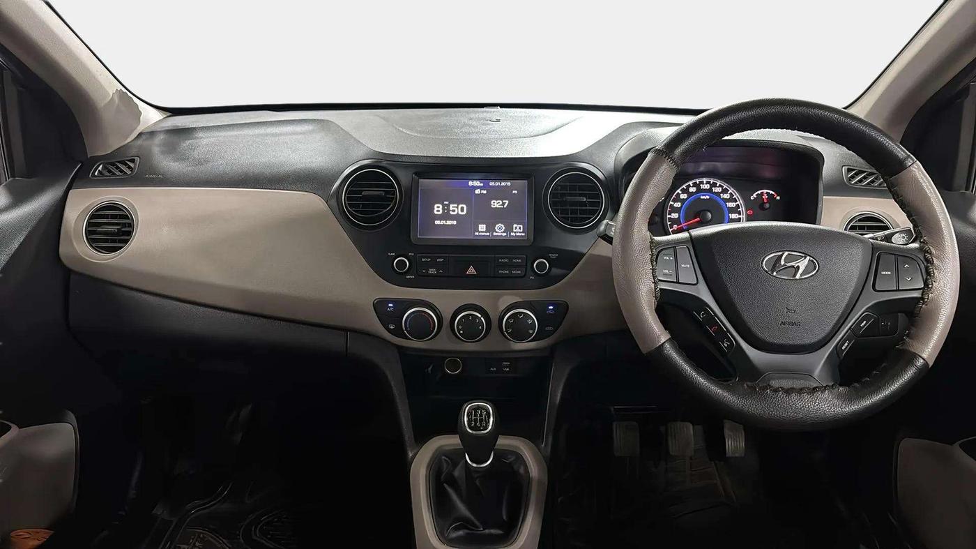 2017 Hyundai Grand i10 SPORTZ (O) 1.2 KAPPA VTVT, Petrol, Manual, 35,363 km, Dashboard