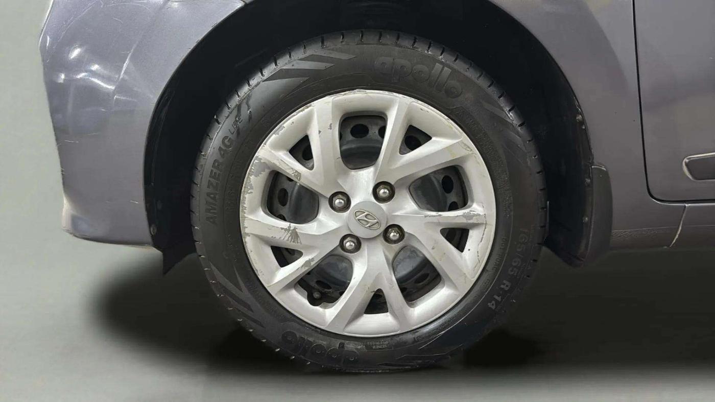 2017 Hyundai Grand i10 SPORTZ (O) 1.2 KAPPA VTVT, Petrol, Manual, 35,363 km, Left Front Wheel