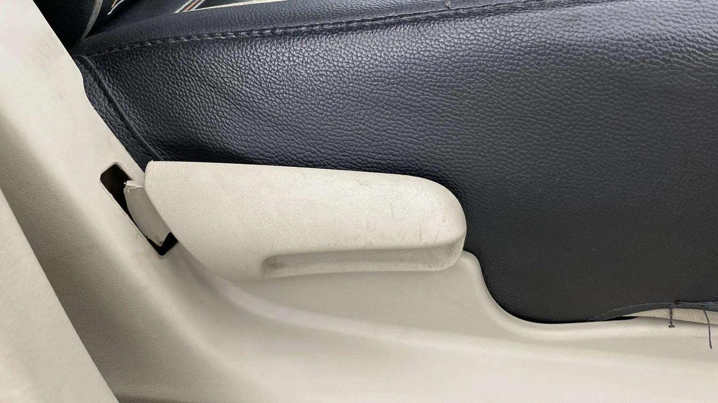 2018 Maruti Celerio VXI CNG, CNG, Manual, 80,443 km, Driver Side Adjustment Panel