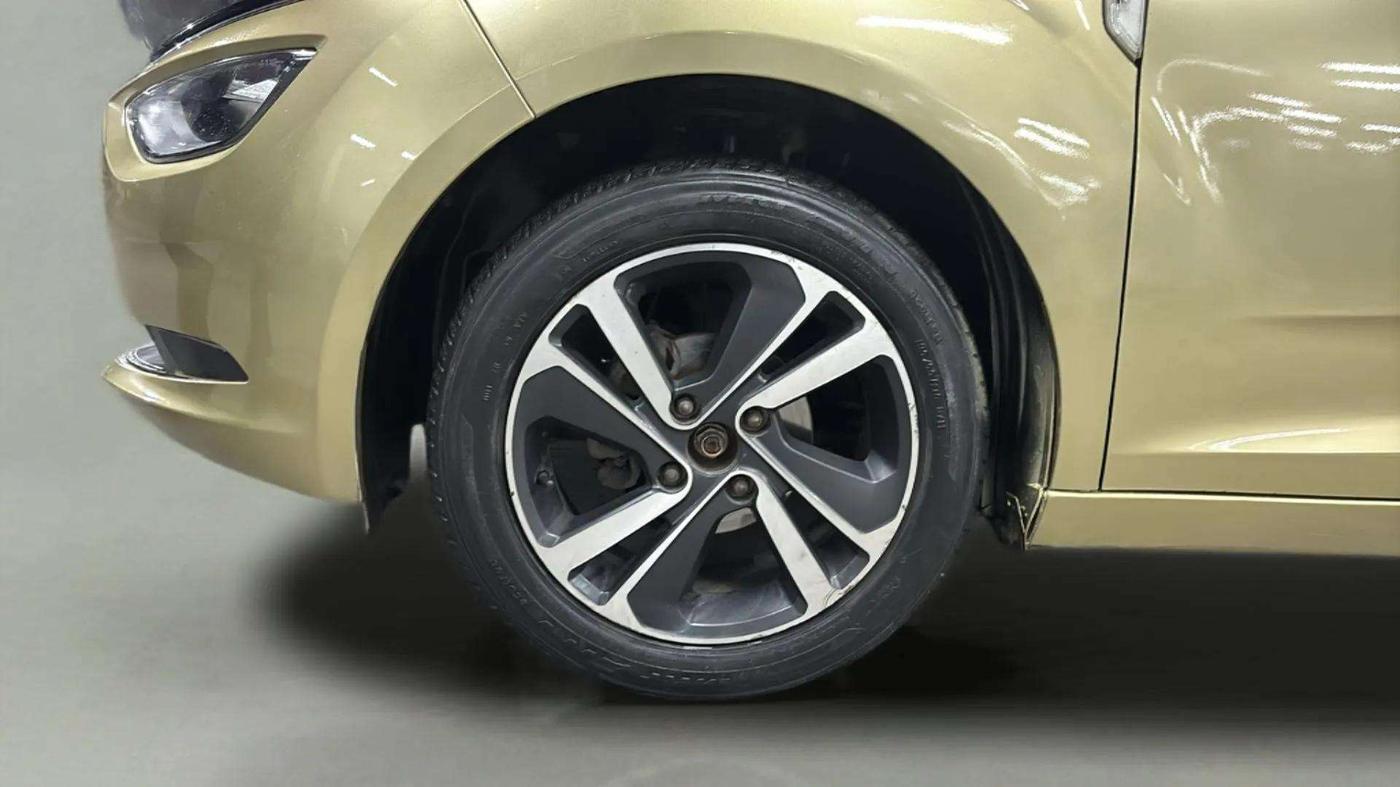 2020 Tata ALTROZ XZ PETROL, Petrol, Manual, 52,954 km, Left Front Wheel