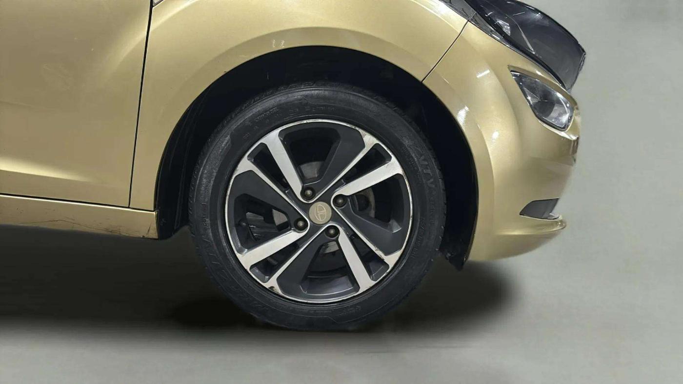 2020 Tata ALTROZ XZ PETROL, Petrol, Manual, 52,954 km, Right Front Wheel
