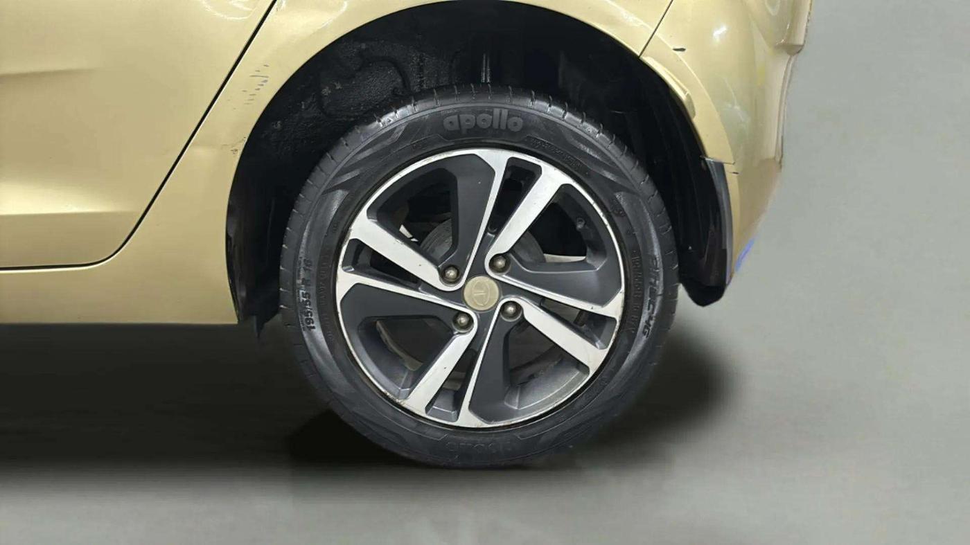 2020 Tata ALTROZ XZ PETROL, Petrol, Manual, 52,954 km, Left Rear Wheel