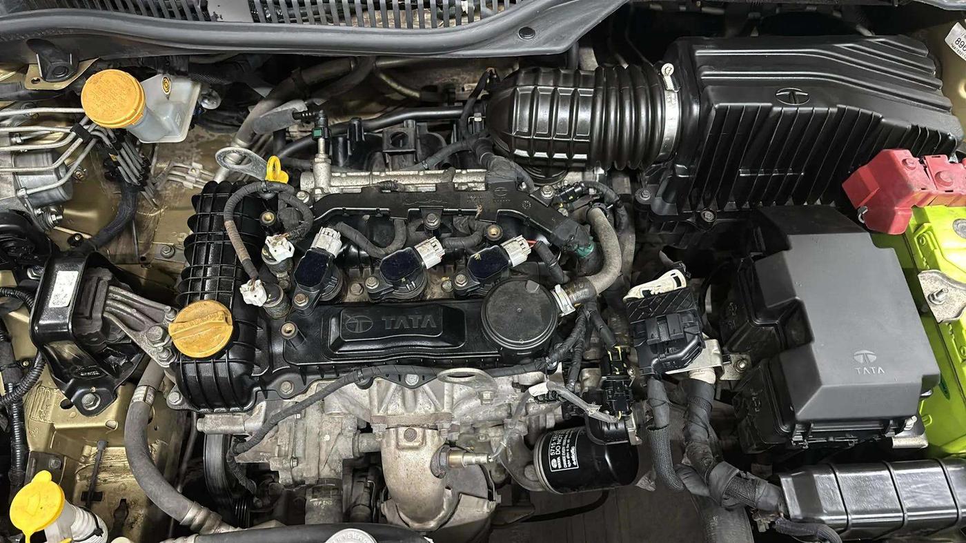 2020 Tata ALTROZ XZ PETROL, Petrol, Manual, 52,954 km, Engine View