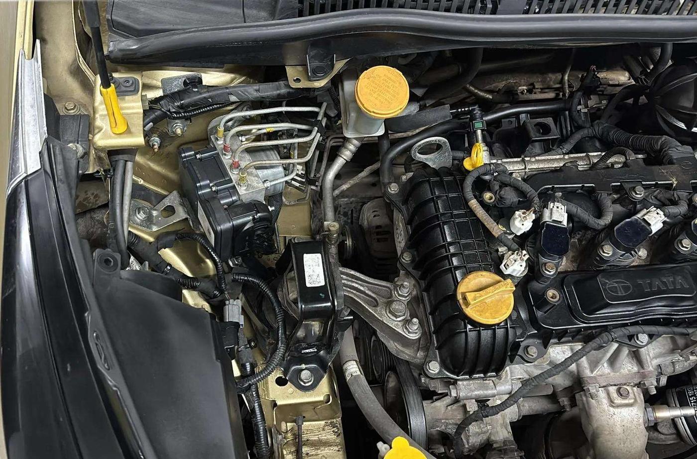 2020 Tata ALTROZ XZ PETROL, Petrol, Manual, 52,954 km, Engine View - Right