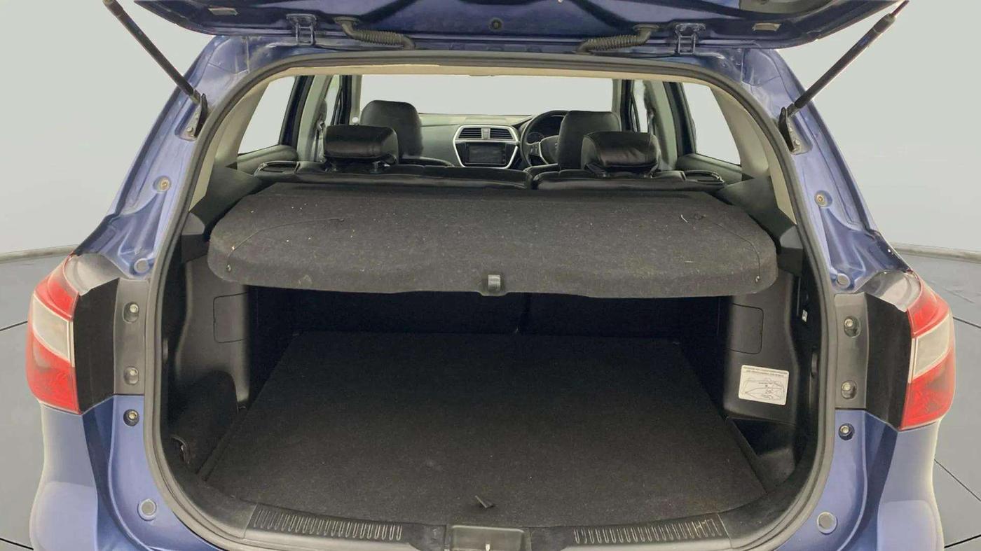 2018 Maruti S Cross ALPHA 1.3, Diesel, Manual, 58,674 km, Boot Inside