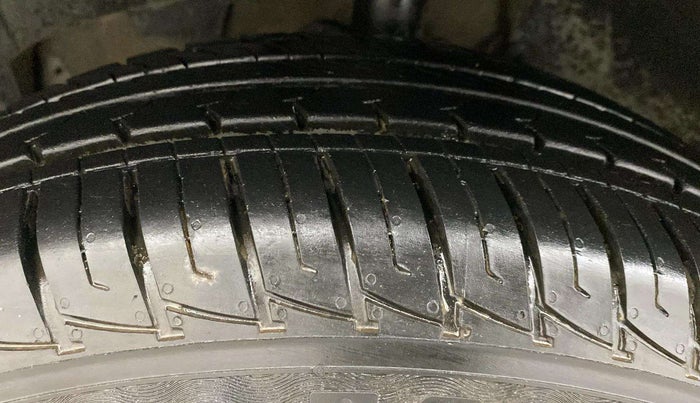 2018 Renault Duster RXE PETROL, Petrol, Manual, 54,118 km, Left Front Tyre Tread