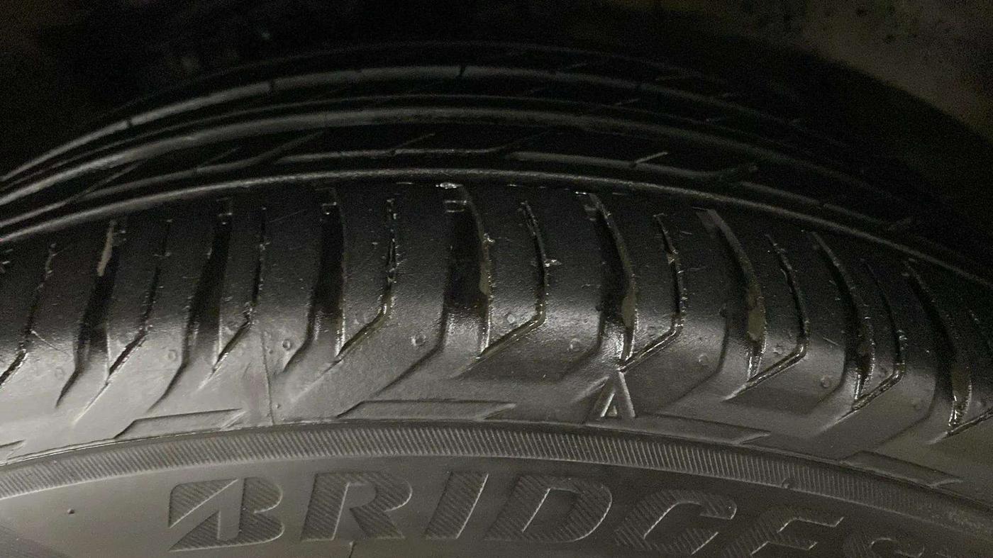 2018 Jeep Compass LIMITED PLUS DIESEL, Diesel, Manual, 76,582 km, Right Front Tyre Tread
