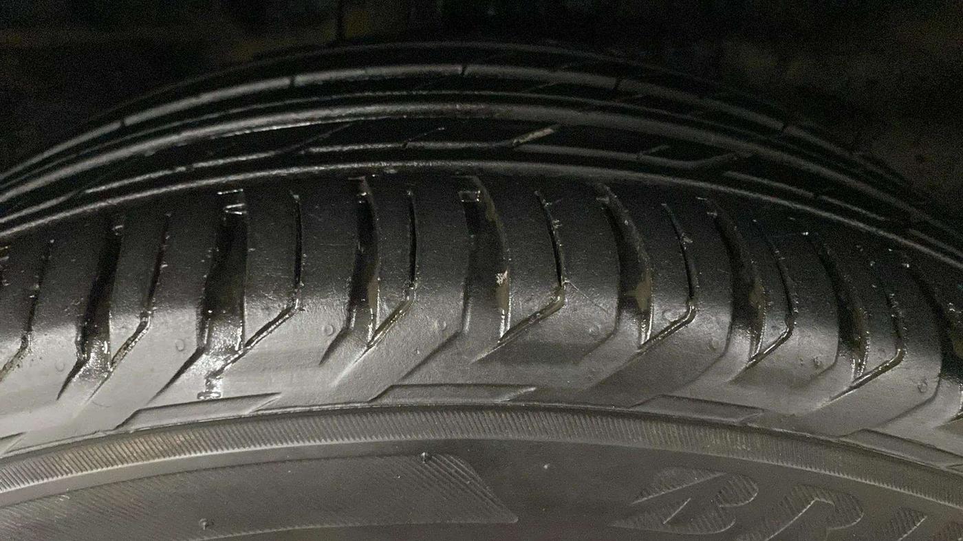 2018 Jeep Compass LIMITED PLUS DIESEL, Diesel, Manual, 76,582 km, Left Front Tyre Tread