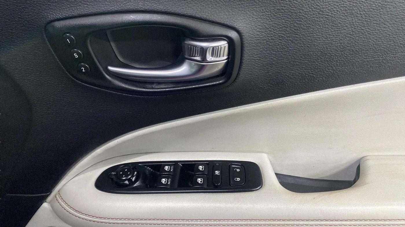 2018 Jeep Compass LIMITED PLUS DIESEL, Diesel, Manual, 76,582 km, Driver Side Door Panels Control