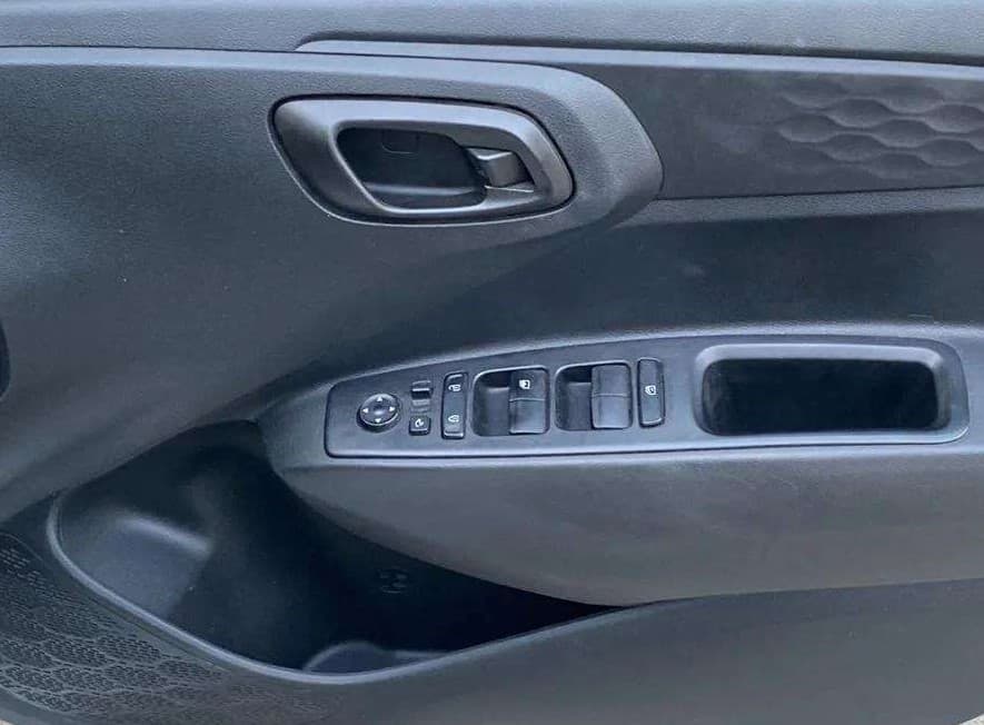 2022 Hyundai GRAND I10 NIOS MAGNA CORPORATE EDITION 1.2 KAPPA VTVT, Petrol, Manual, 22,553 km, Driver Side Door Panels Control