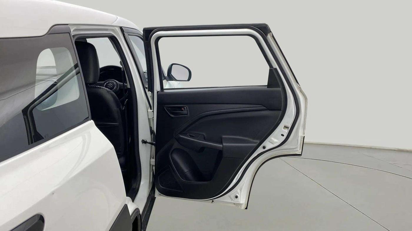2023 Maruti BREZZA LXI SMART HYBRID, Petrol, Manual, 6,996 km, RHS Rear Door