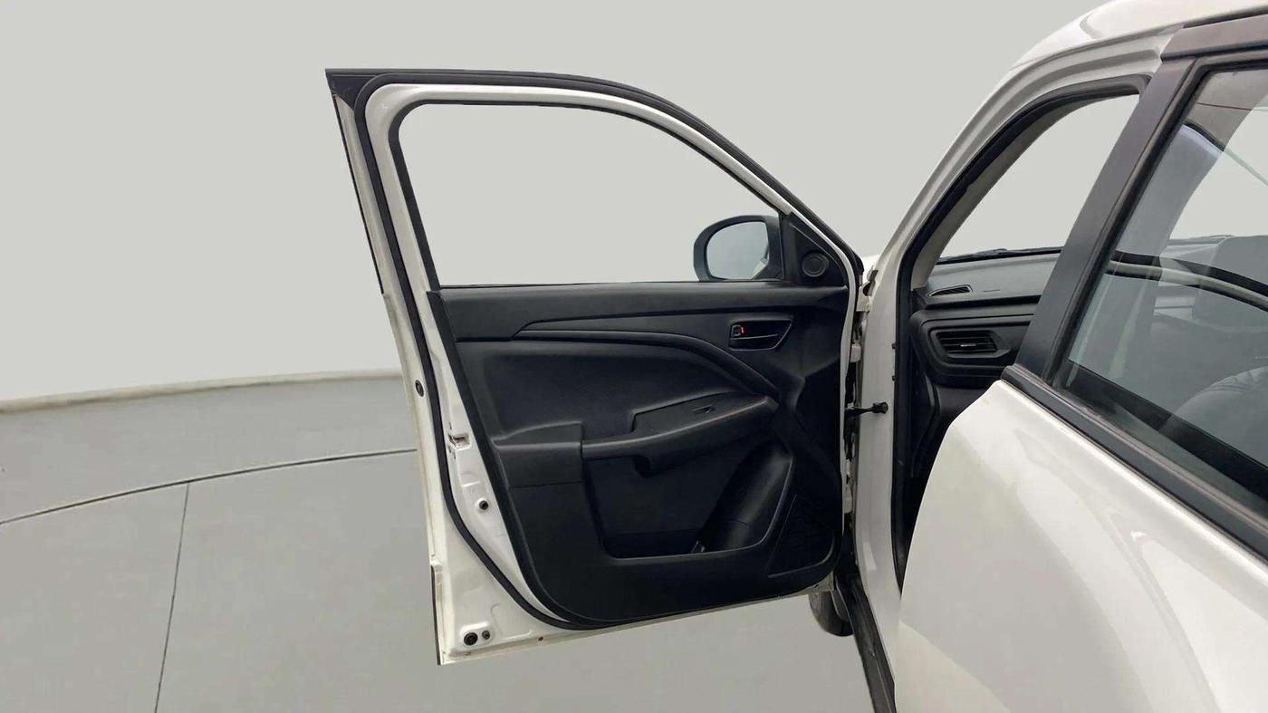 2023 Maruti BREZZA LXI SMART HYBRID, Petrol, Manual, 6,996 km, LHS Front Door