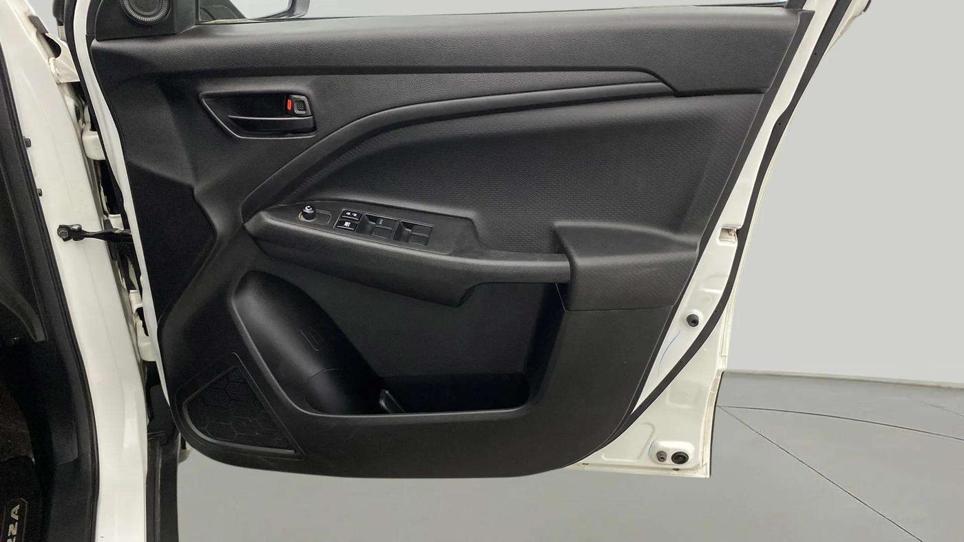 2023 Maruti BREZZA LXI SMART HYBRID, Petrol, Manual, 6,996 km, Driver Side Door Panels Control