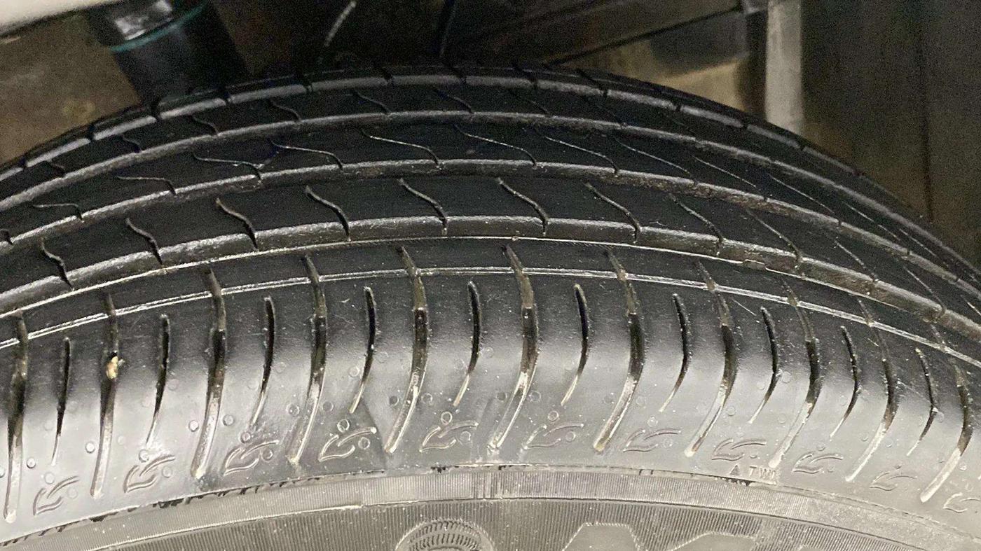 2023 Maruti BREZZA LXI SMART HYBRID, Petrol, Manual, 6,996 km, Right Front Tyre Tread