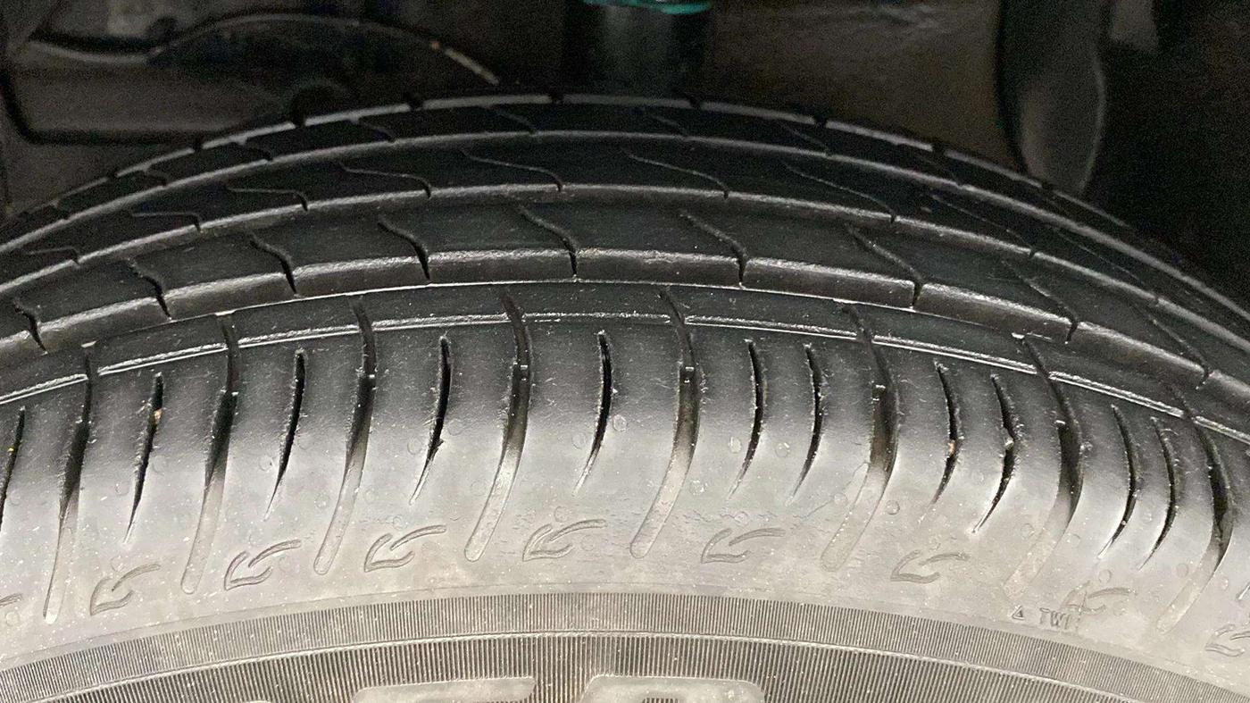 2023 Maruti BREZZA LXI SMART HYBRID, Petrol, Manual, 6,996 km, Left Front Tyre Tread