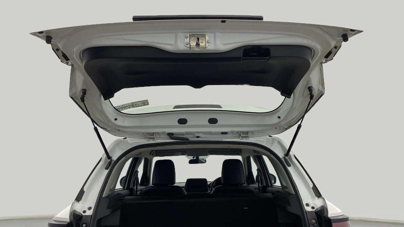 2023 Maruti BREZZA LXI SMART HYBRID, Petrol, Manual, 6,996 km, Boot Door Open