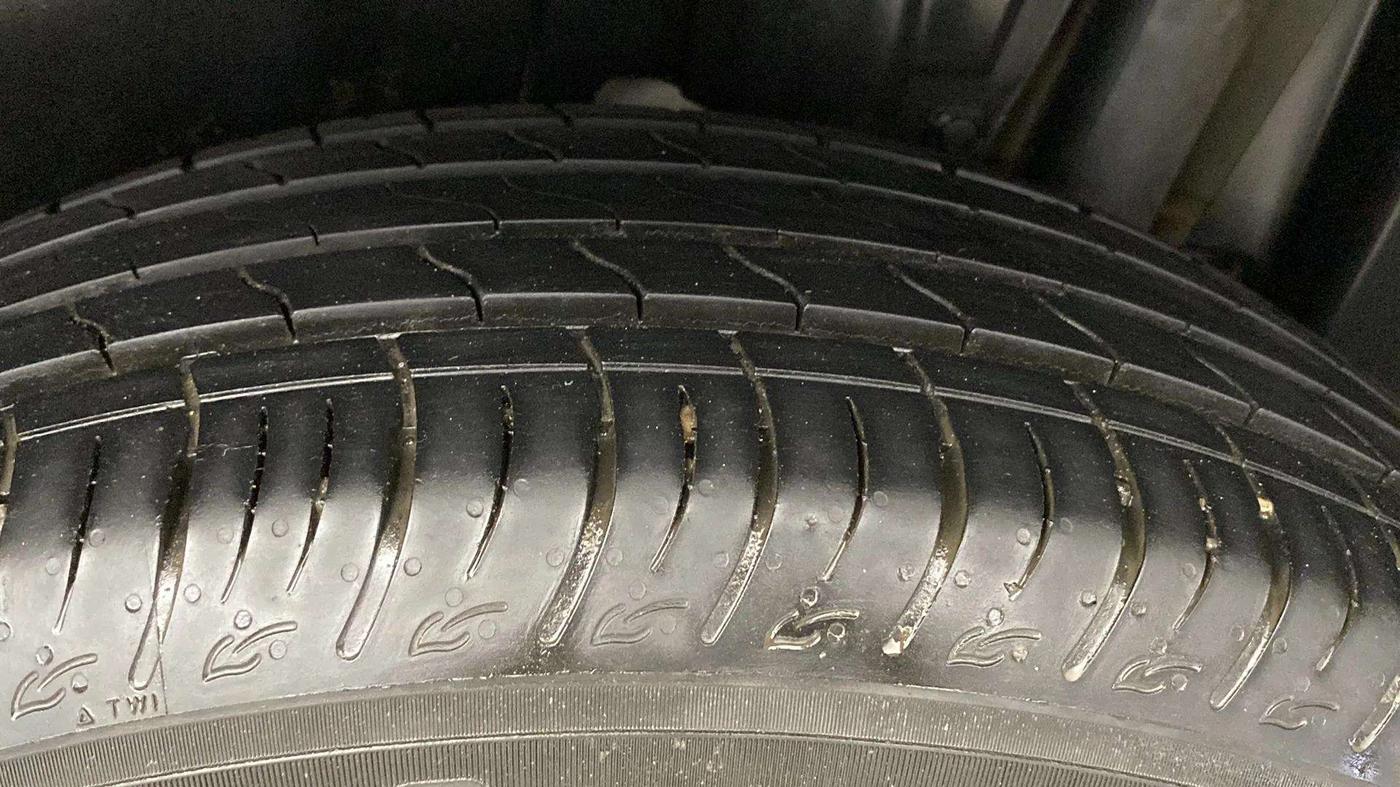 2023 Maruti BREZZA LXI SMART HYBRID, Petrol, Manual, 6,996 km, Left Rear Tyre Tread
