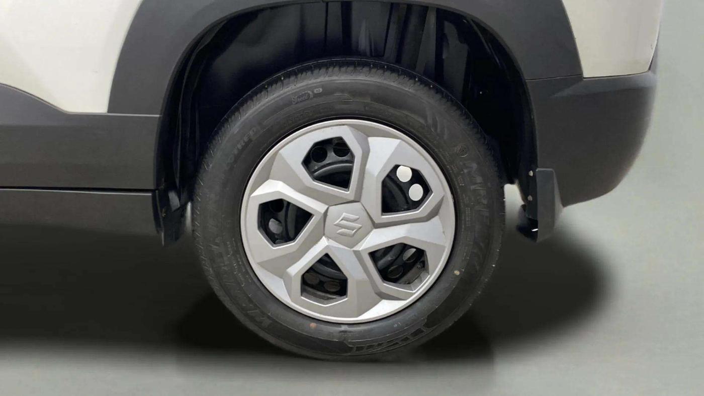2023 Maruti BREZZA LXI SMART HYBRID, Petrol, Manual, 6,996 km, Left Rear Wheel