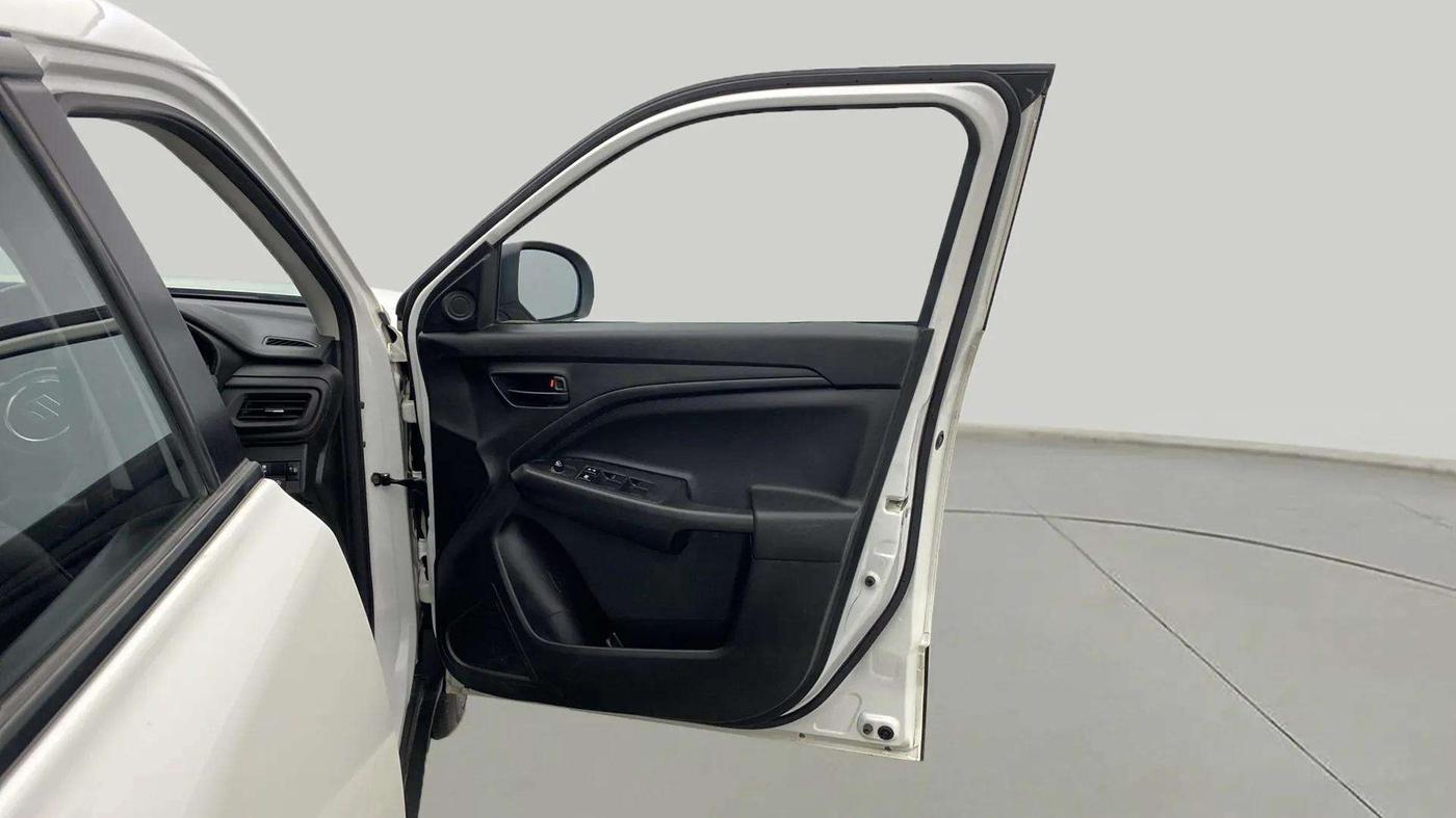 2023 Maruti BREZZA LXI SMART HYBRID, Petrol, Manual, 6,996 km, RHS Front Door