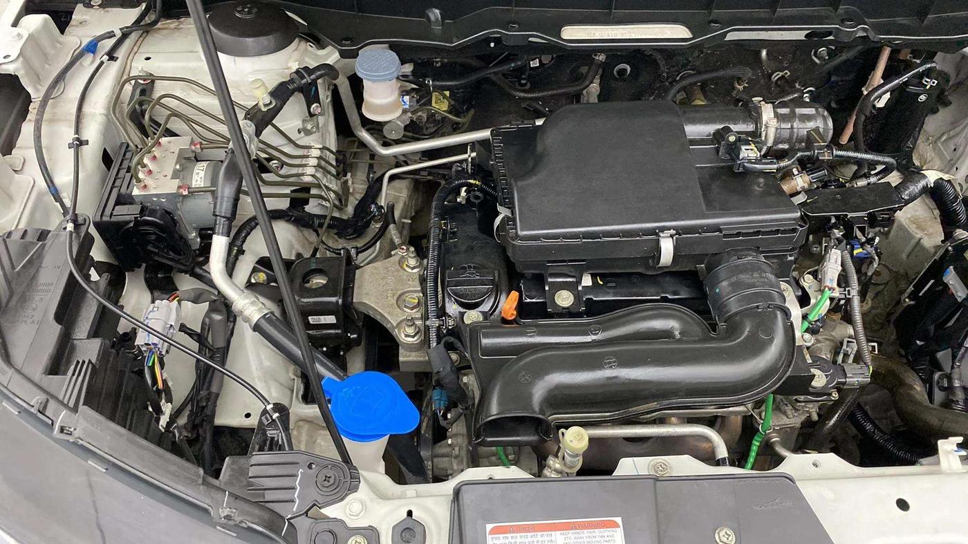 2023 Maruti BREZZA LXI SMART HYBRID, Petrol, Manual, 6,996 km, Engine View - Right