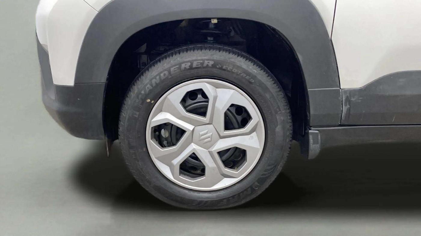 2023 Maruti BREZZA LXI SMART HYBRID, Petrol, Manual, 6,996 km, Left Front Wheel