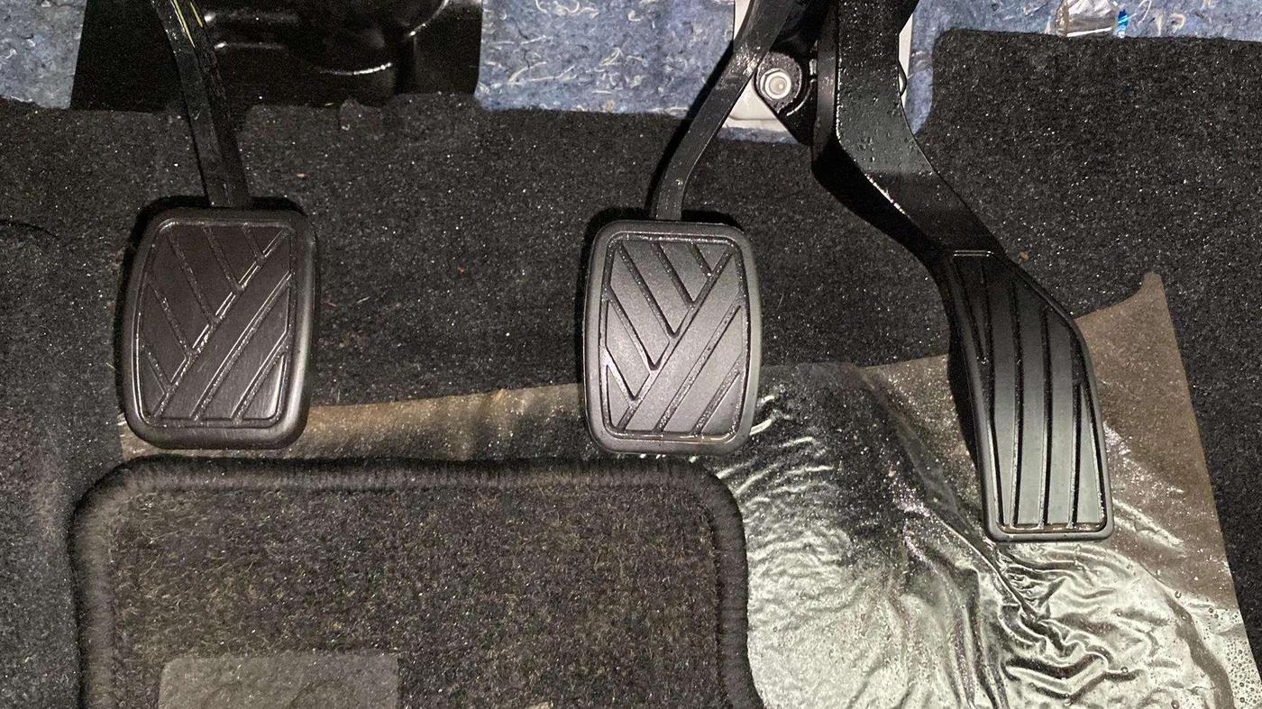2023 Maruti BREZZA LXI SMART HYBRID, Petrol, Manual, 6,996 km, Pedals