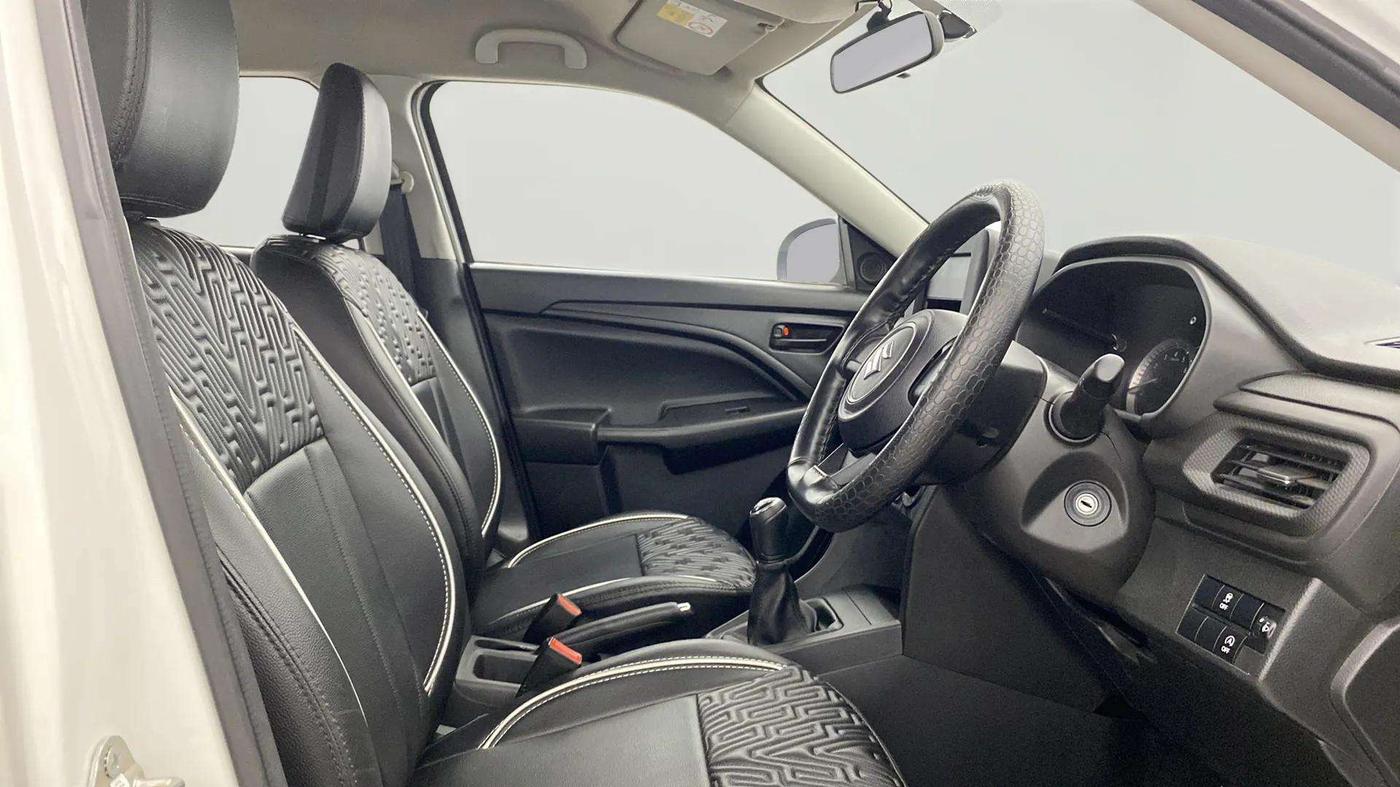 2023 Maruti BREZZA LXI SMART HYBRID, Petrol, Manual, 6,996 km, Right Side Front Door Cabin