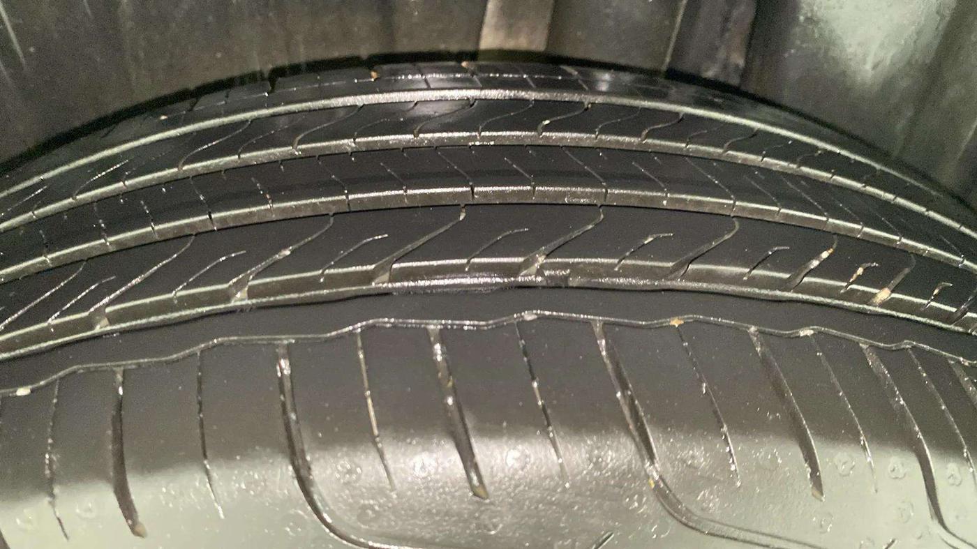 2023 Maruti FRONX DELTA PLUS 1.2L AGS, Petrol, Automatic, 9,901 km, Left Rear Tyre Tread