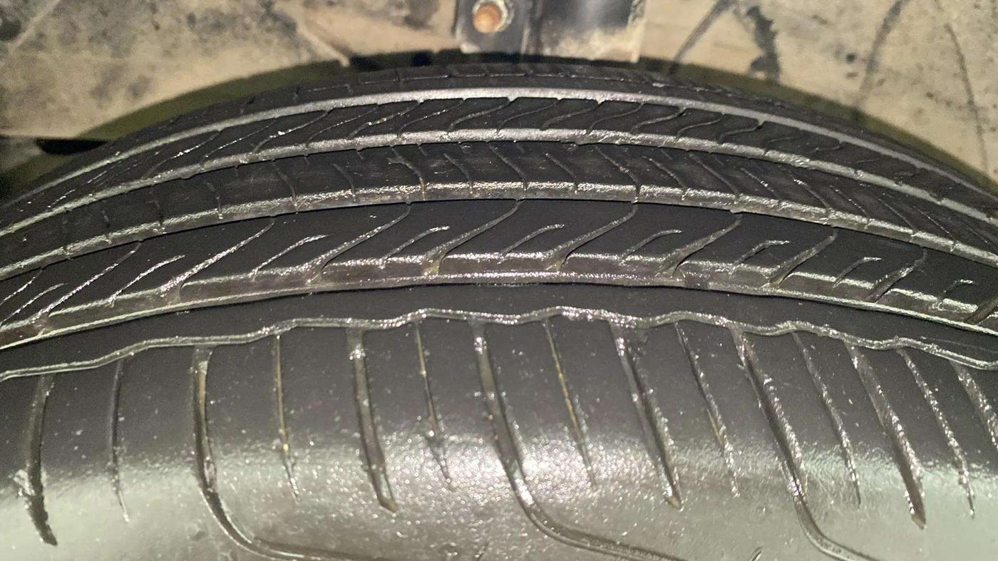 2023 Maruti FRONX DELTA PLUS 1.2L AGS, Petrol, Automatic, 9,901 km, Left Front Tyre Tread