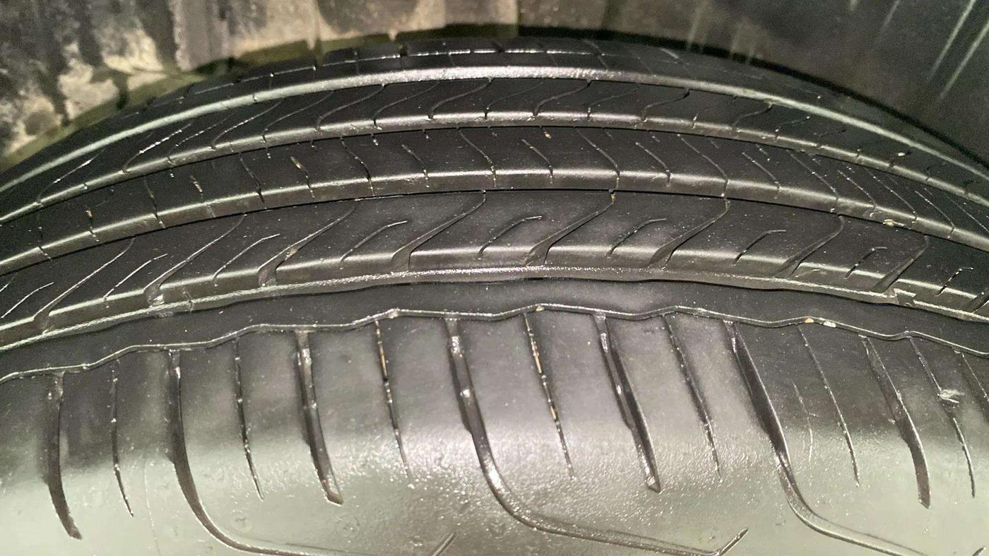 2023 Maruti FRONX DELTA PLUS 1.2L AGS, Petrol, Automatic, 9,901 km, Right Rear Tyre Tread