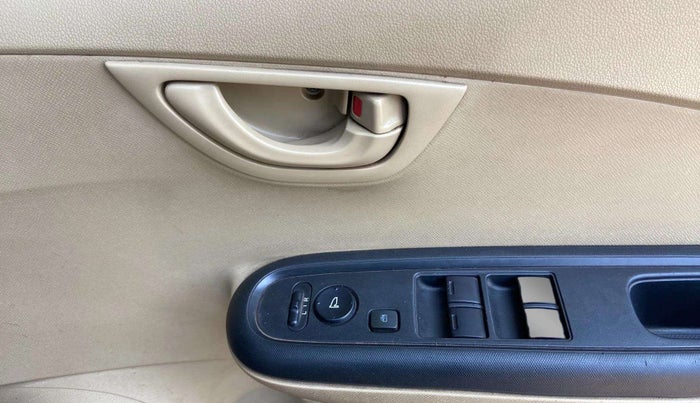 2018 Honda Amaze 1.2L I-VTEC S OPT, CNG, Manual, 87,043 km, Driver Side Door Panels Control