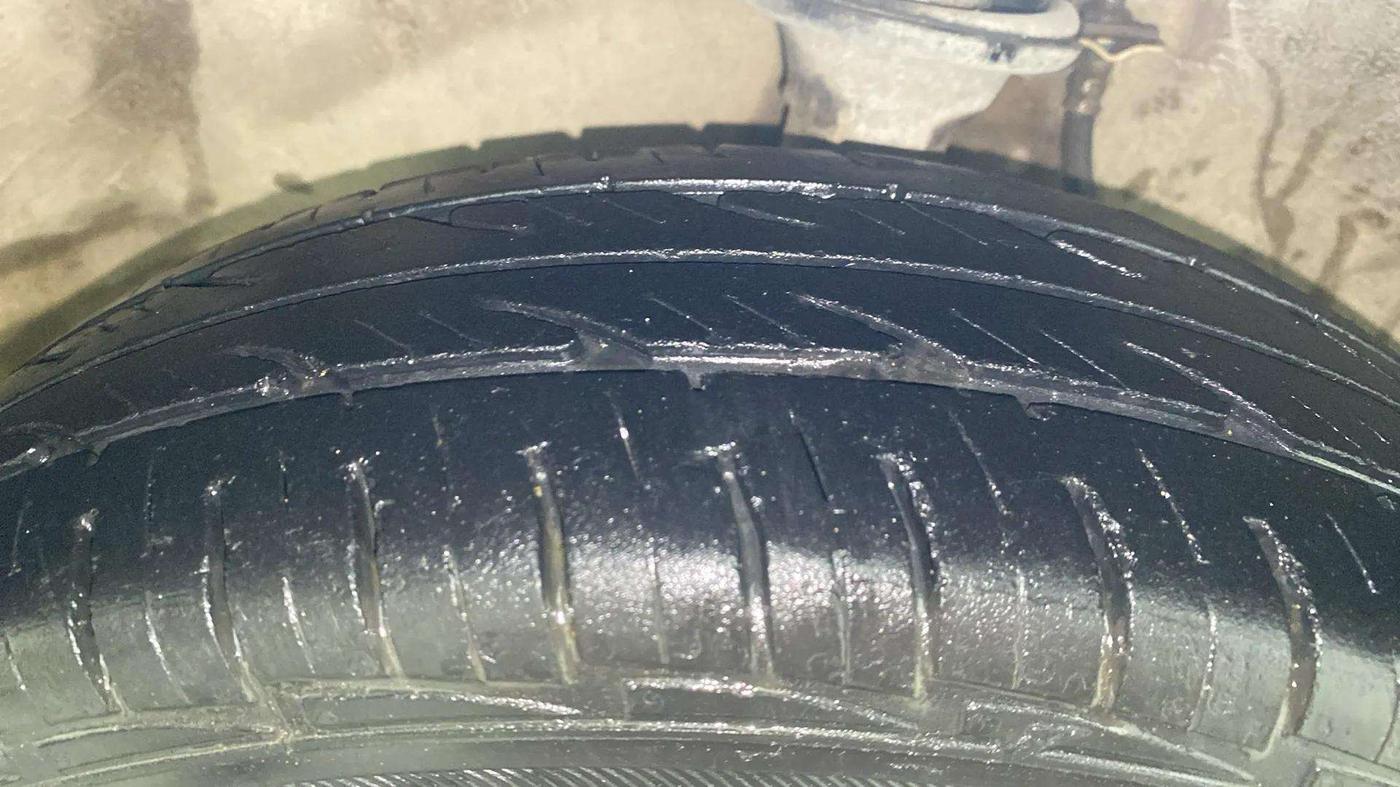 2015 Maruti Alto 800 LXI, Petrol, Manual, 62,962 km, Left Front Tyre Tread