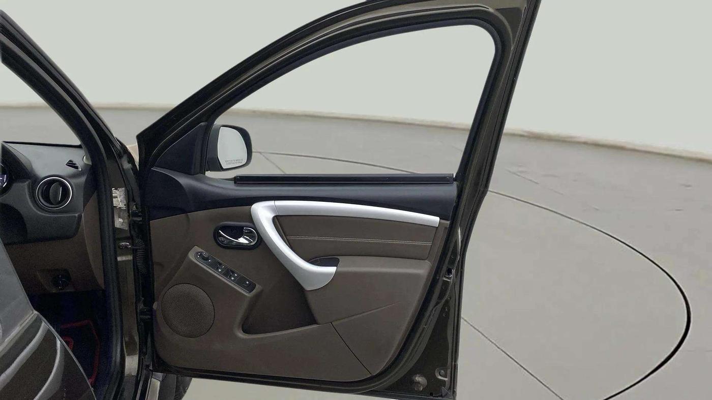 2018 Renault Duster 110 PS RXZ 4X2 AMT DIESEL, Diesel, Automatic, 35,984 km, RHS Front Door