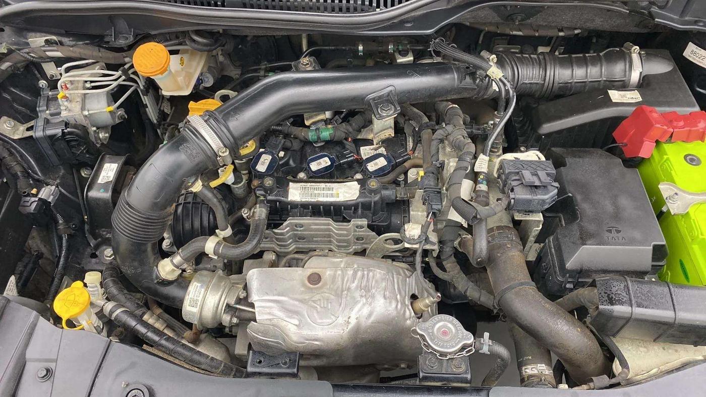 2021 Tata ALTROZ XZ PLUS I-TURBO PETROL DARK EDITION, Petrol, Manual, 29,200 km, Engine View