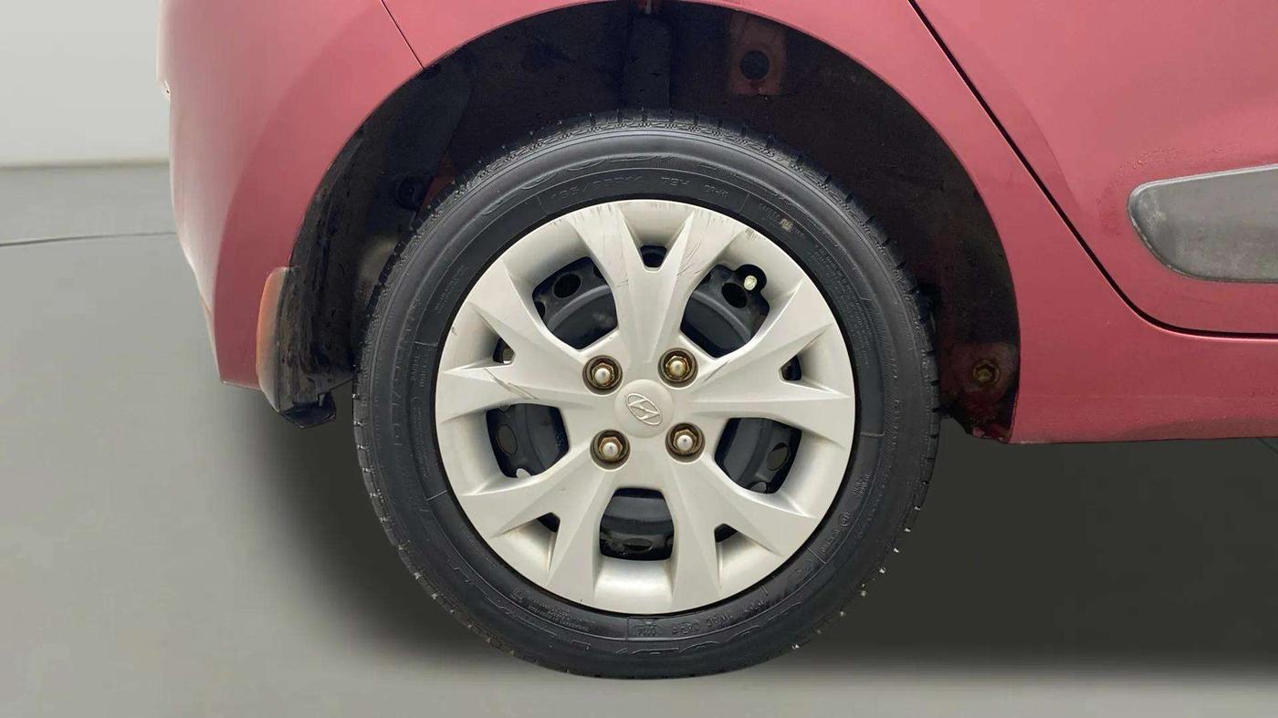 2014 Hyundai Grand i10 SPORTZ 1.2 KAPPA VTVT, Petrol, Manual, 8,833 km, Right Rear Wheel