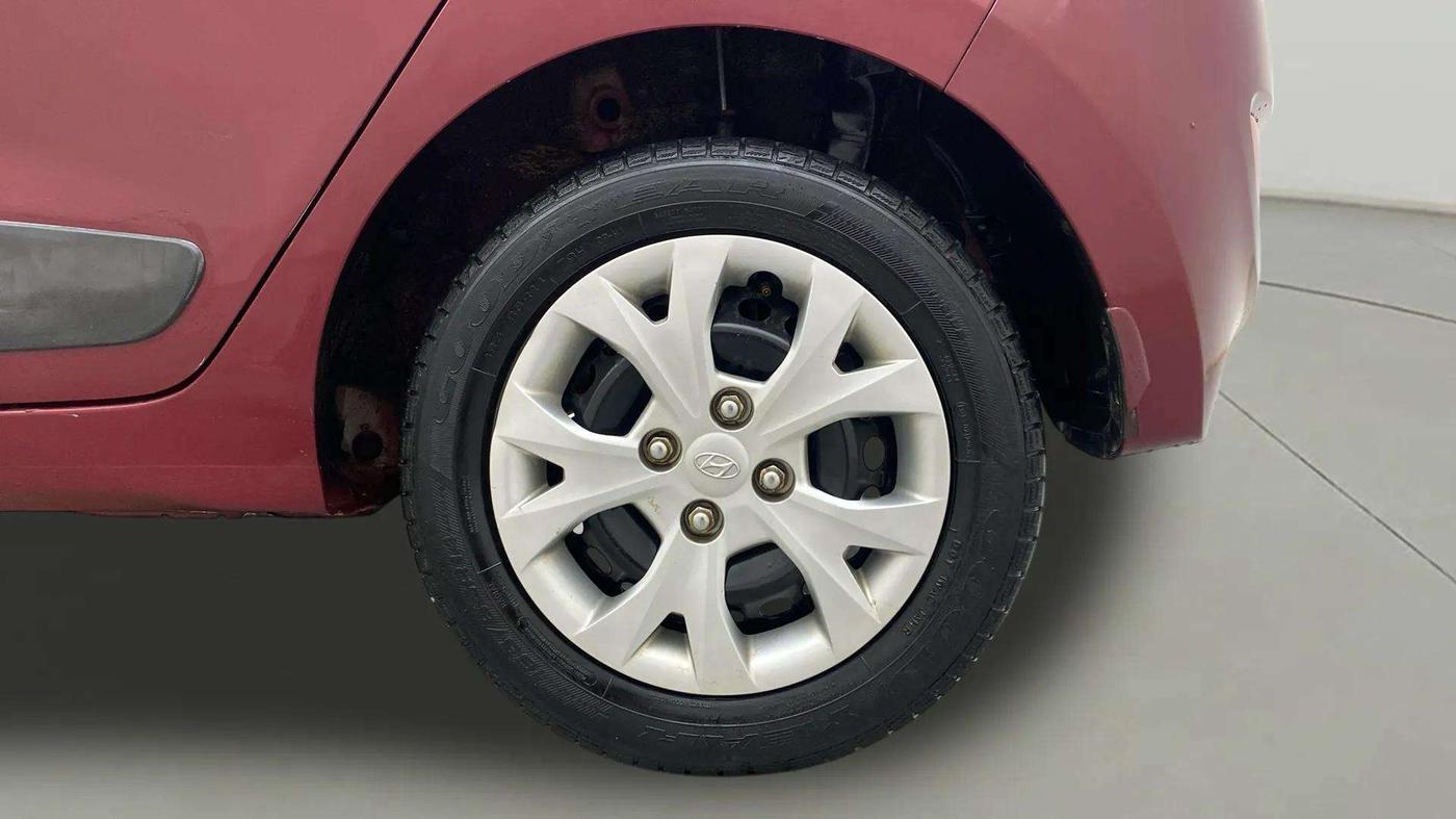 2014 Hyundai Grand i10 SPORTZ 1.2 KAPPA VTVT, Petrol, Manual, 8,833 km, Left Rear Wheel