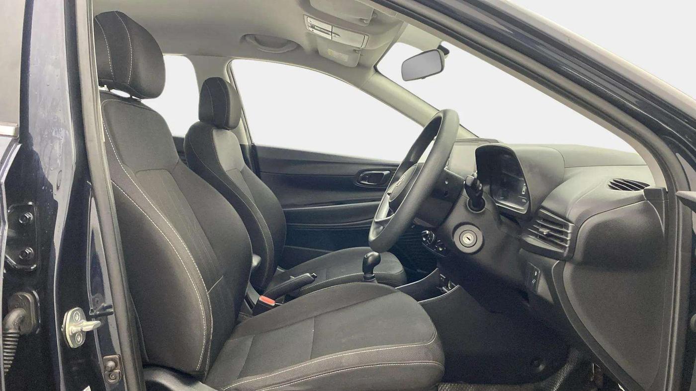 2023 Hyundai NEW I20 SPORTZ 1.2 MT, Petrol, Manual, 31,246 km, Right Side Front Door Cabin