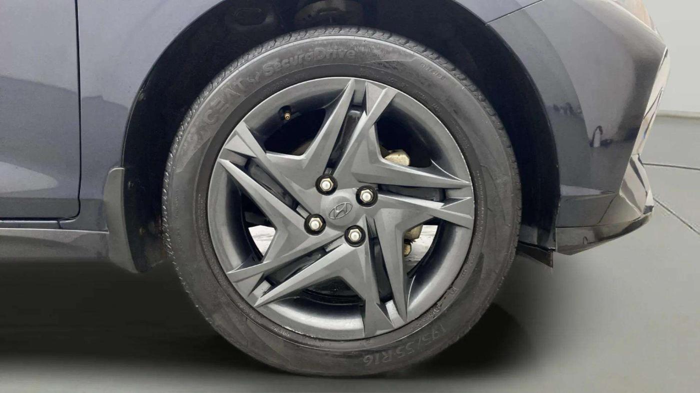 2023 Hyundai NEW I20 SPORTZ 1.2 MT, Petrol, Manual, 31,246 km, Right Front Wheel