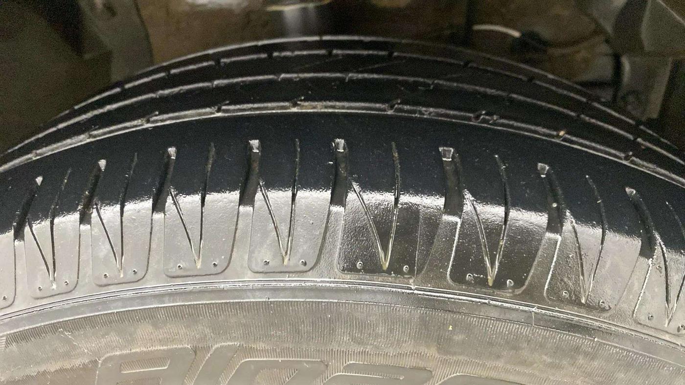 2021 Maruti Vitara Brezza ZXI AT SHVS, Petrol, Automatic, 30,521 km, Right Front Tyre Tread