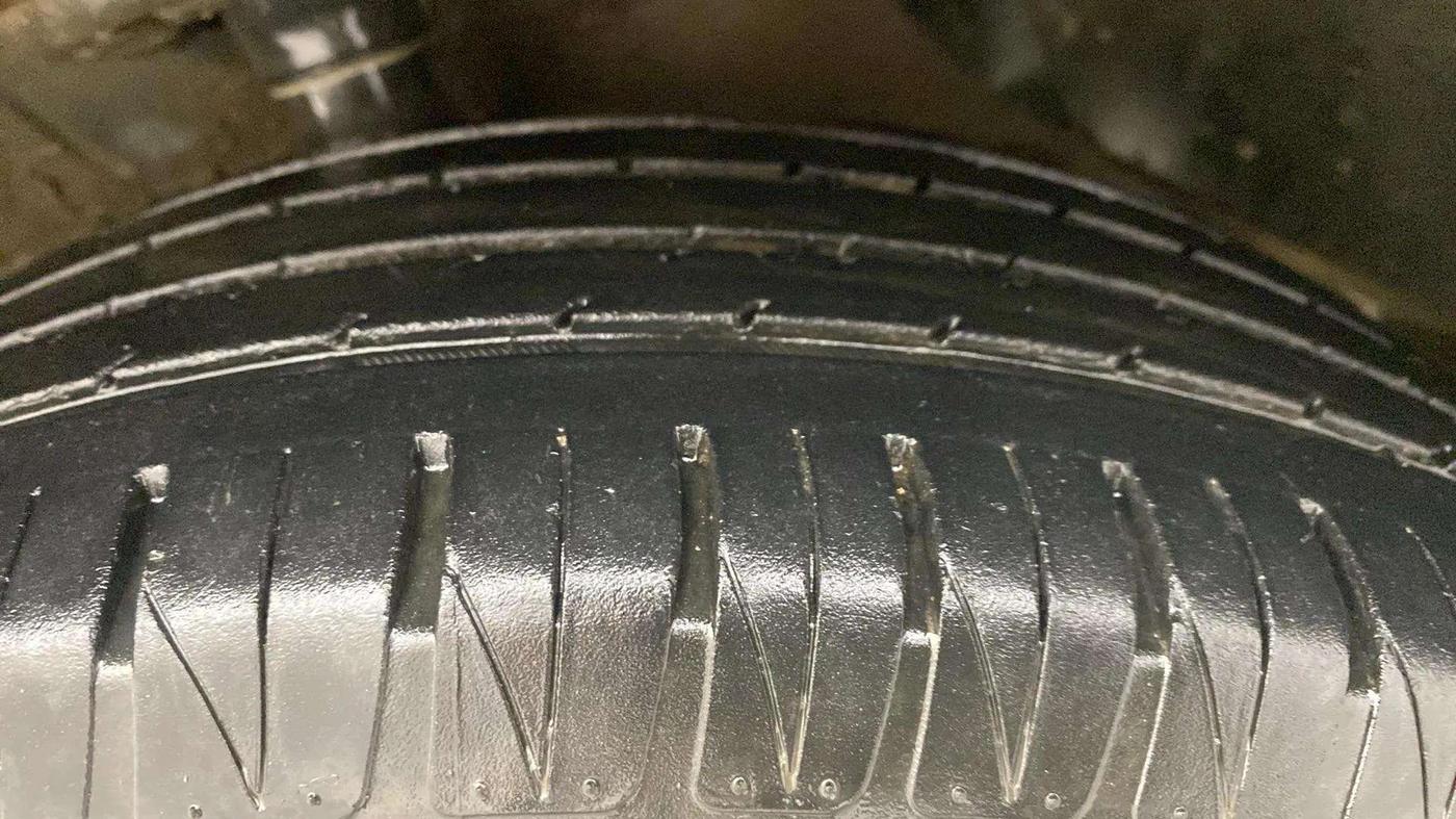 2021 Maruti Vitara Brezza ZXI AT SHVS, Petrol, Automatic, 30,521 km, Left Front Tyre Tread