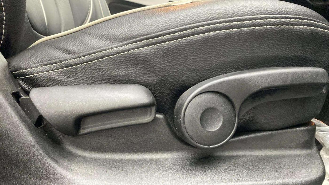 2021 Maruti Vitara Brezza ZXI AT SHVS, Petrol, Automatic, 30,521 km, Driver Side Adjustment Panel