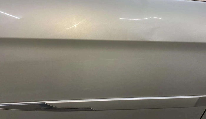 2018 Maruti Ciaz DELTA DIESEL 1.3, Diesel, Manual, 53,138 km, Right rear door - Slightly dented