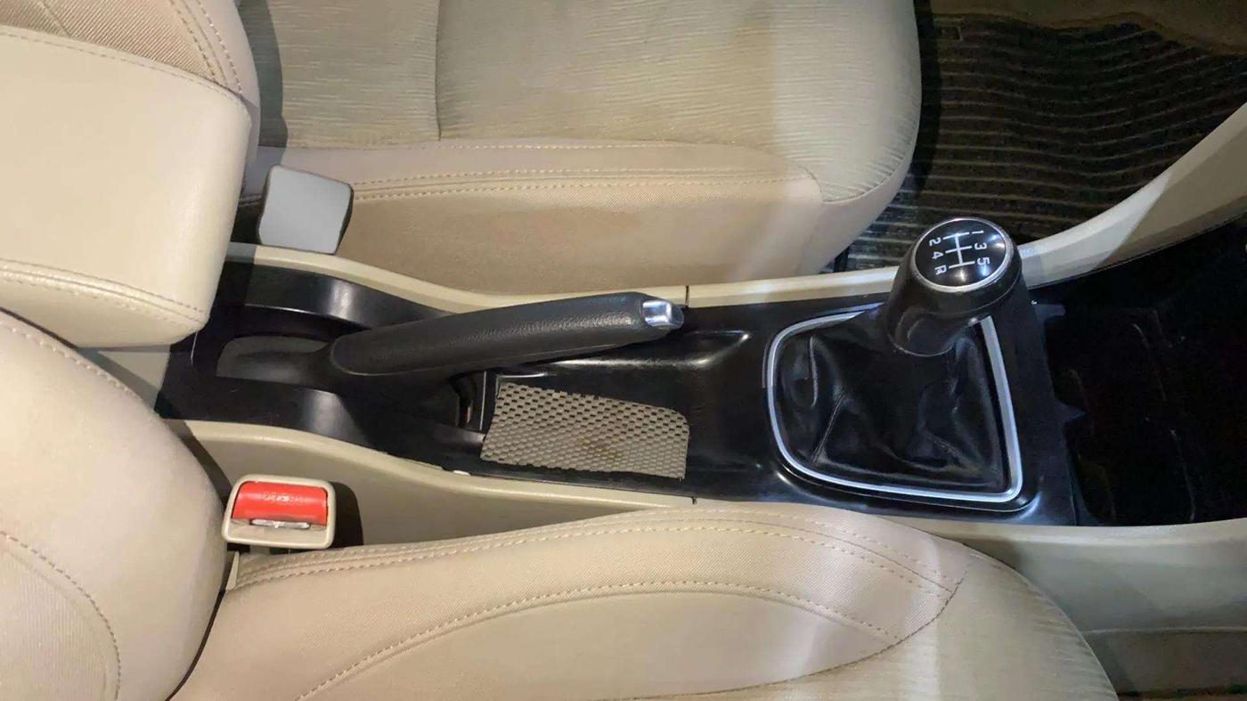 2018 Maruti Ciaz DELTA DIESEL 1.3, Diesel, Manual, 53,163 km, Gear Lever