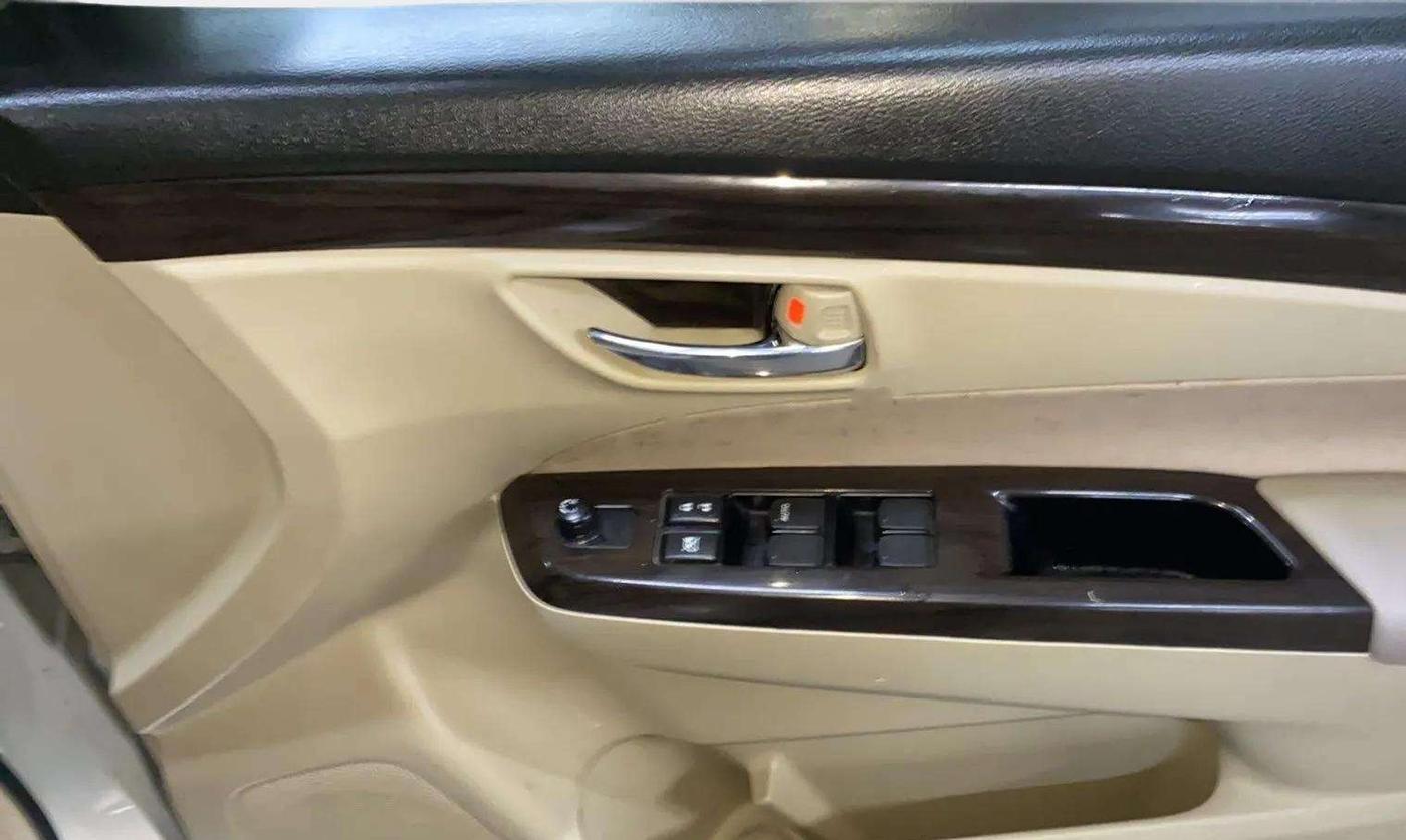 2018 Maruti Ciaz DELTA DIESEL 1.3, Diesel, Manual, 53,163 km, Driver Side Door Panels Control