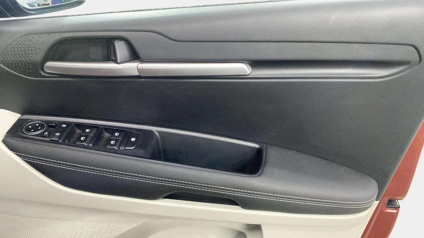 2022 KIA SONET HTX 1.0 IMT, Petrol, Manual, 17,623 km, Driver Side Door Panels Control