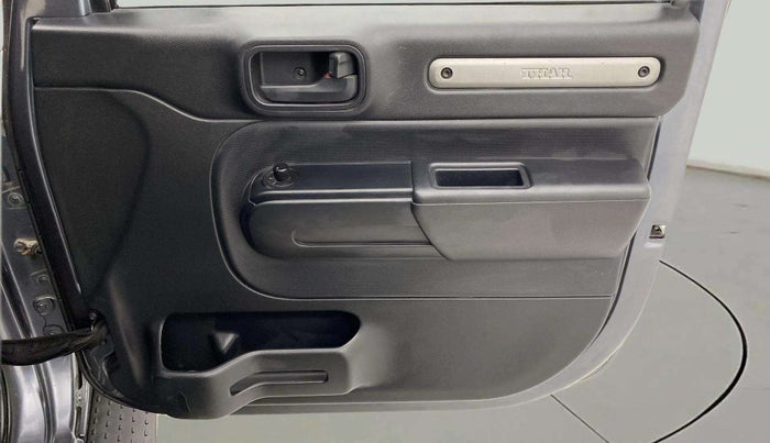 2021 Mahindra Thar LX  P 4WD AT CONVERTIBLE, Petrol, Automatic, 32,625 km, Driver Side Door Panels Control