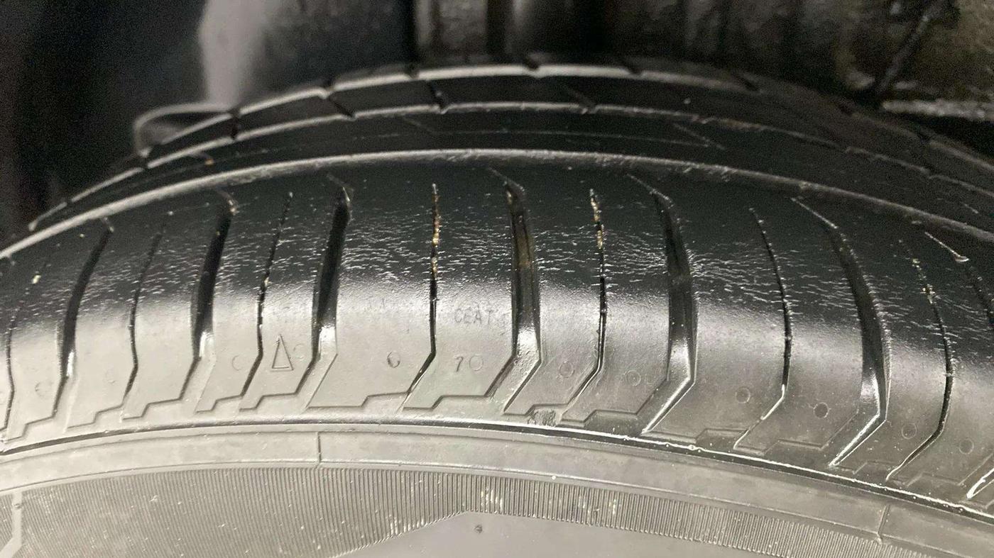 2021 Tata PUNCH ACCOMPLISHED AMT, Petrol, Automatic, 29,511 km, Right Rear Tyre Tread